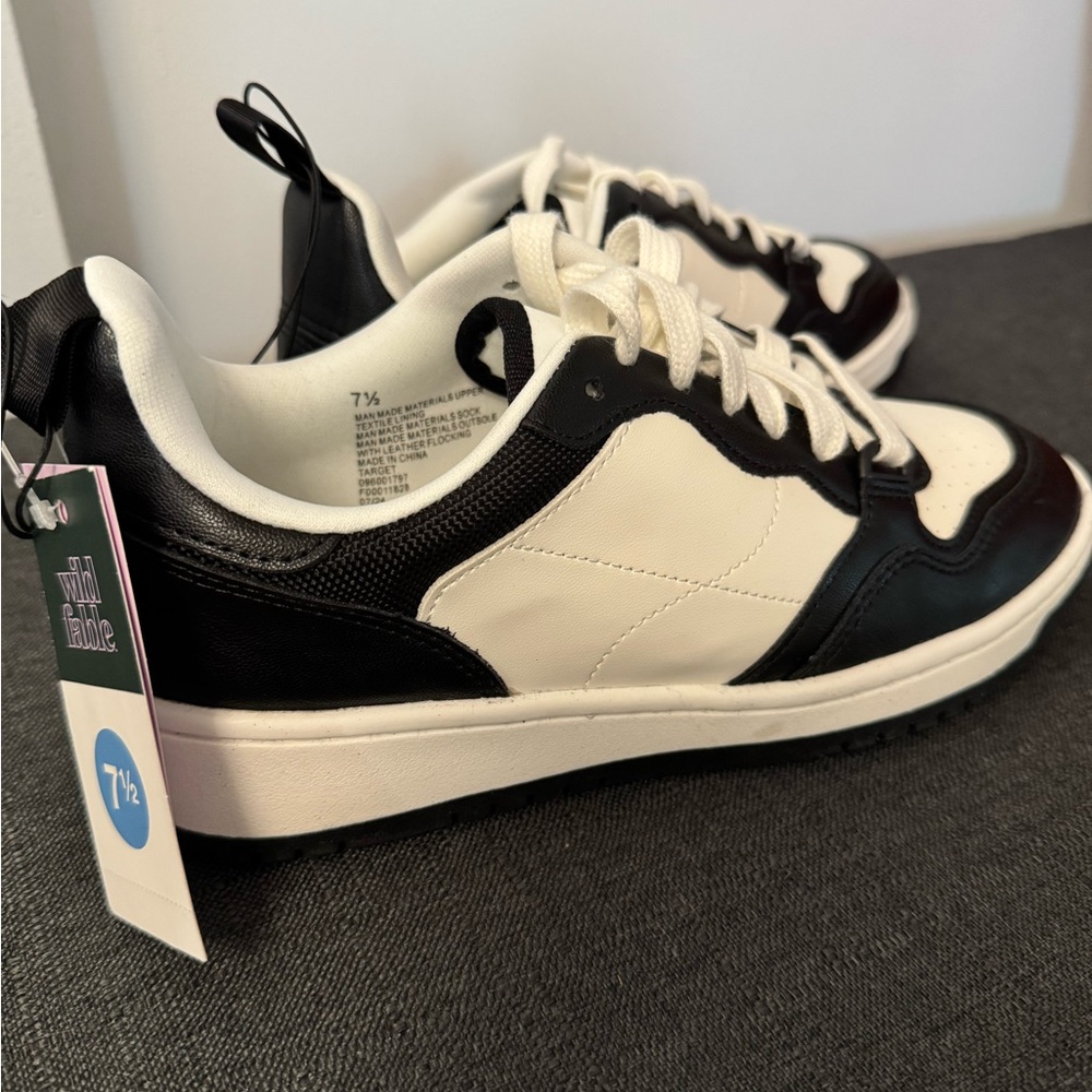 Wild Fable Women’s 7.5 Black and White Sneakers